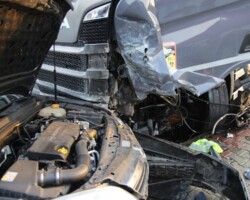 Zusammenstoss - LKW und PKW mit Frontschäden - Haftpflichtschaden Zusammenstoss - LKW und PKW mit Frontschäden - Haftpflichtschaden
