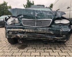 Auffahrunfall - PKW mit Frontschaden - Haftpflichtschaden Auffahrunfall - PKW mit Frontschaden - Haftpflichtschaden